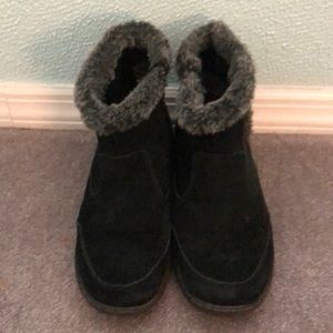 Snow boots